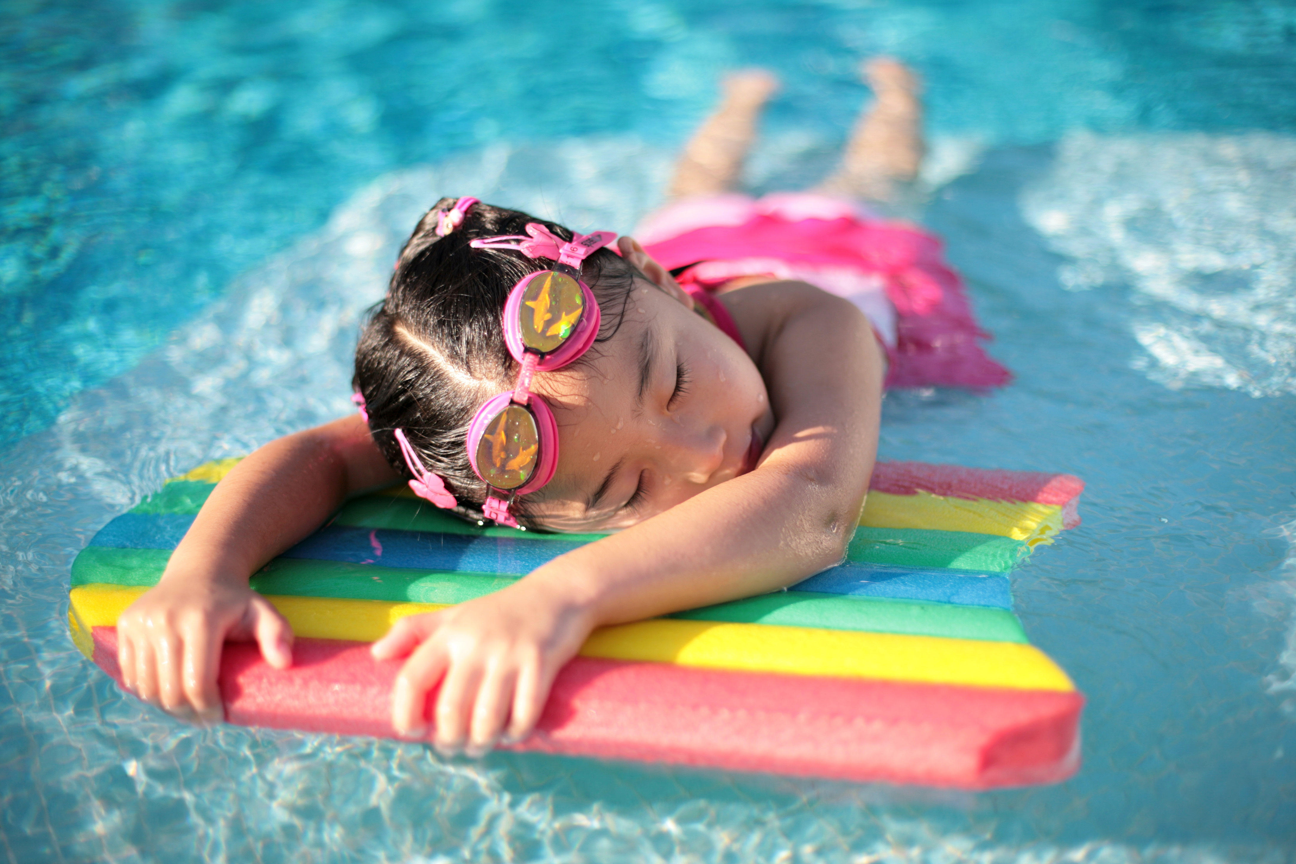 Photo fille A  la piscine